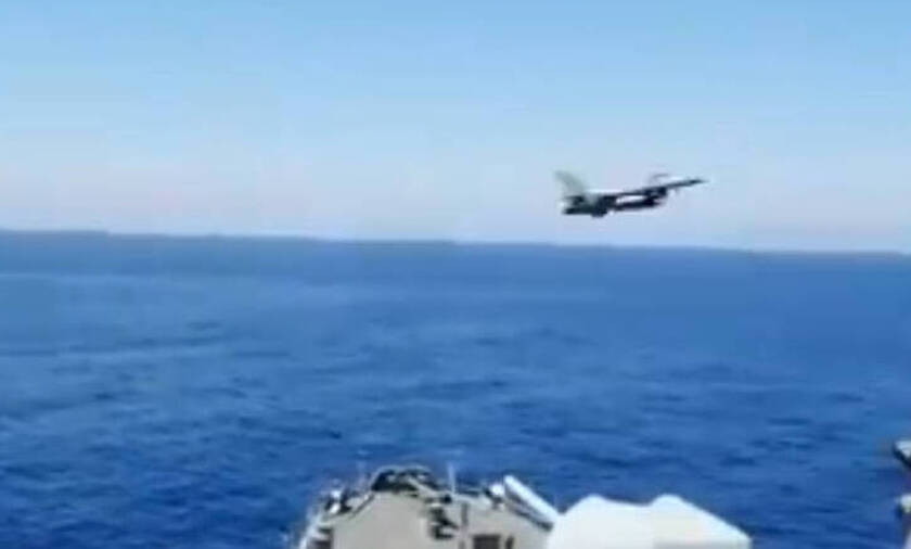 Νέο προκλητικό σόου από την Τουρκία: Ένα F-16 «χαιρετά» τον «Πορθητή» (vid)