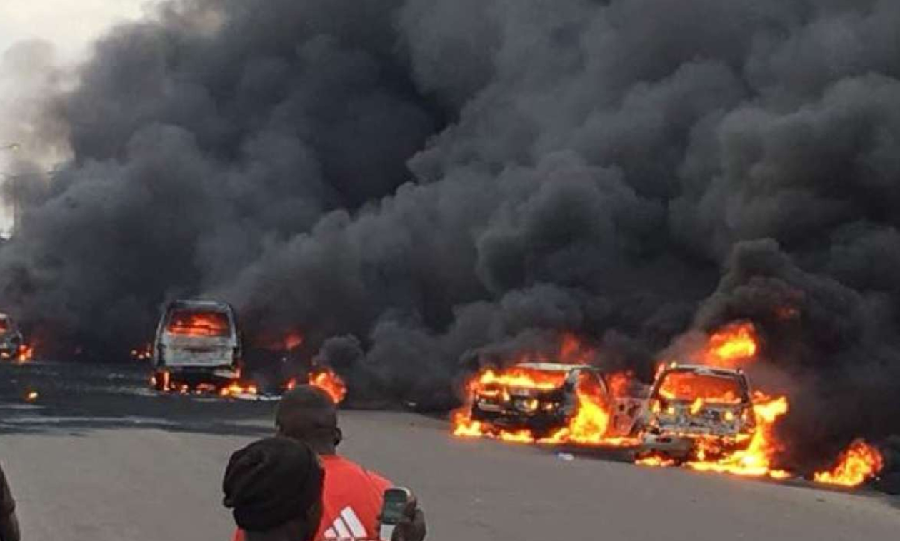 Ασύλληπτη τραγωδία: Πήγαν να κλέψουν βενζίνη και κάηκαν ζωντανοί – 50 νεκροί (pics)