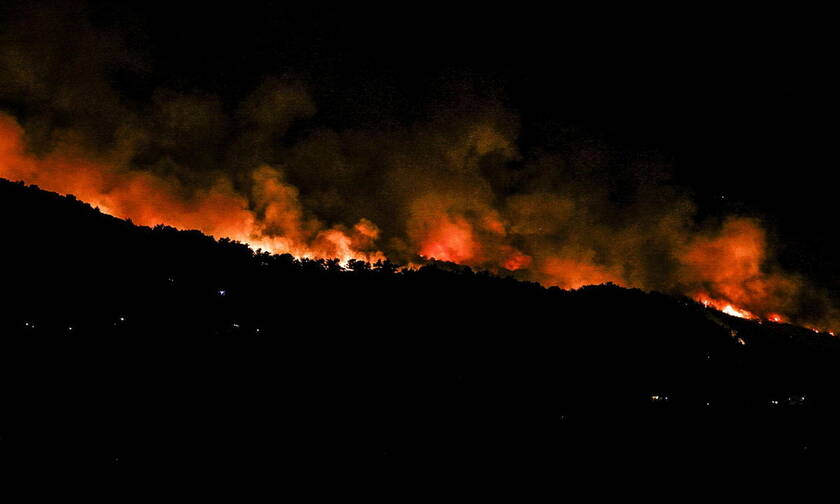 Φωτιά ΤΩΡΑ: Δύσκολη η νύχτα στην Εύβοια - Ξέσπασαν τρία νέα πύρινα μέτωπα
