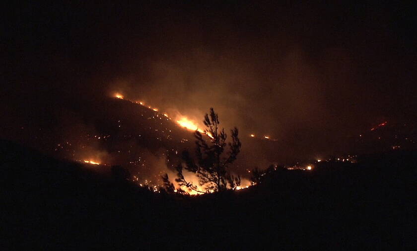 Φωτιά ΤΩΡΑ: Πύρινη κόλαση στην Εύβοια - Εκκενώθηκαν τέσσερα χωριά