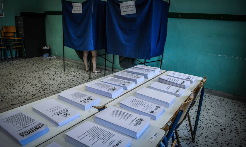 Κακός χαμός σε εκλογικό τμήμα: «Γαλάζιοι» πιάστηκαν στα χέρια 