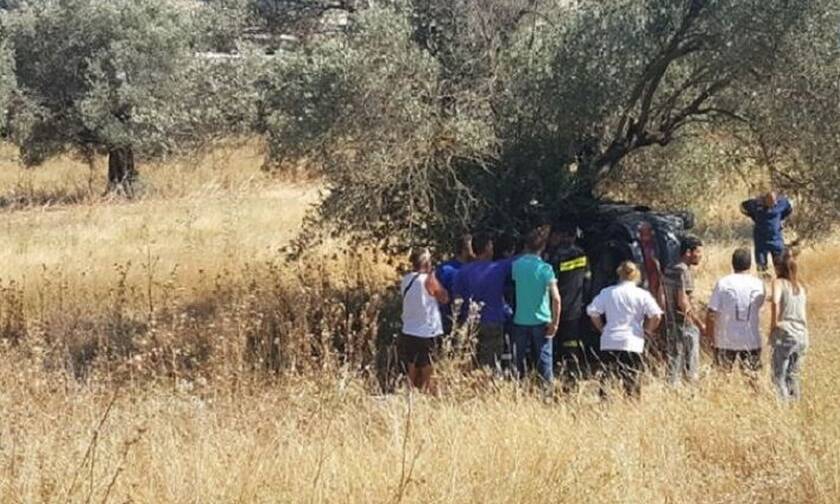 Τραγωδία στη Ρόδο: Νεκρός οδηγός Ι.Χ. που «καρφώθηκε» σε δένδρο (pics)