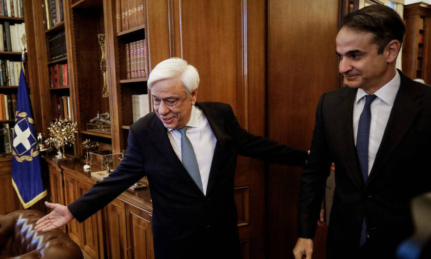 Pavlopoulos gives Mitsotakis mandate to form a government