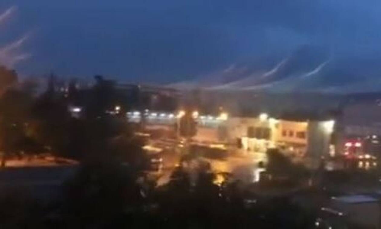 Καιρός ΤΩΡΑ: Σφοδρή καταιγίδα «χτυπά» την Θεσσαλονίκη (vid)