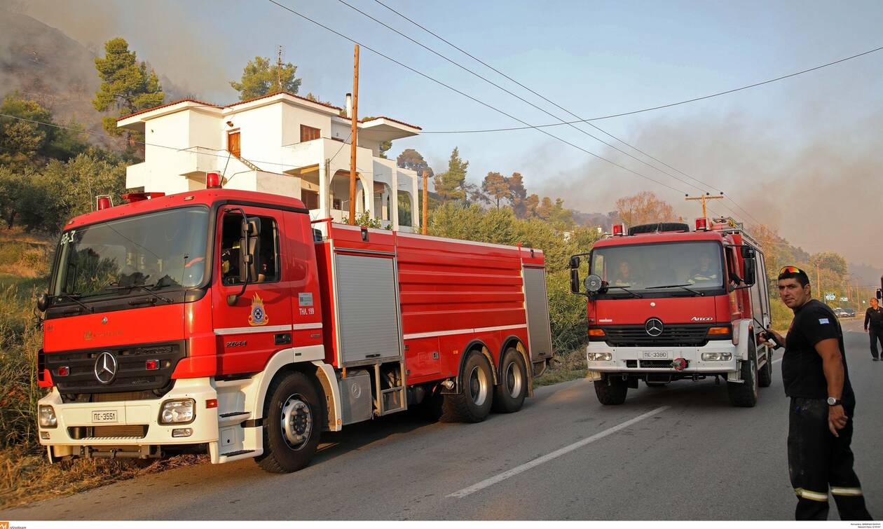 Φωτιά στην Αμφίκλεια: Εκκενώθηκαν δύο κατασκηνώσεις με εκατοντάδες παιδιά