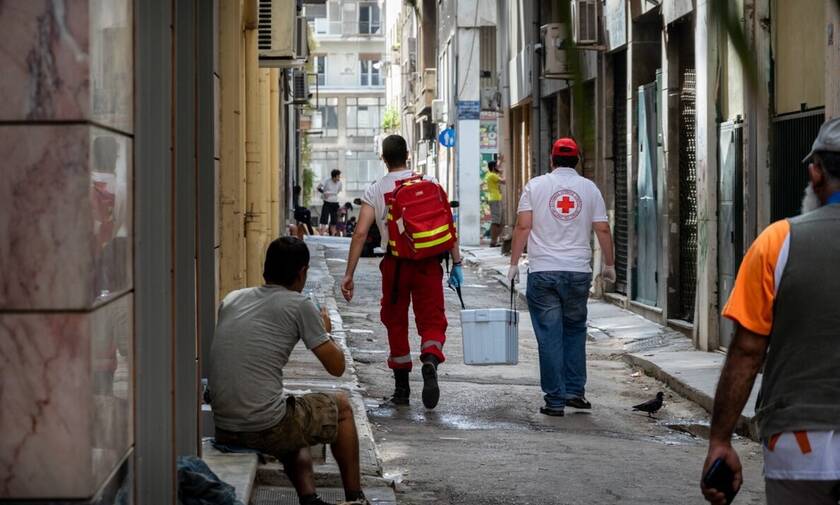 Ο Ελληνικός Ερυθρός Σταυρός δίπλα στους πολίτες τις ημέρες του καύσωνα
