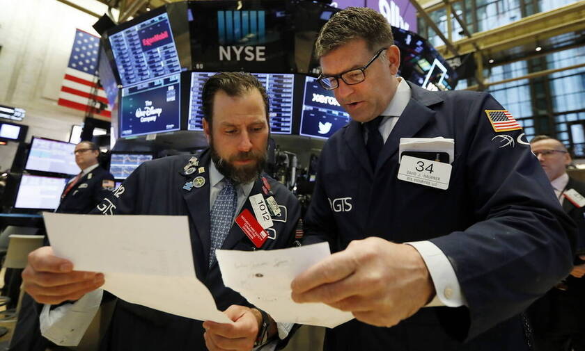 Wall Street: Με ιστορικό ρεκόρ έκλεισε ο Dow Jones - Απώλειες στο πετρέλαιο