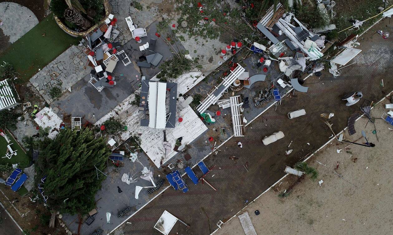 Φονική κακοκαιρία στη Χαλκιδική: Άνεμοι 400 χλμ/ώρα έφεραν την καταστροφή (vid)