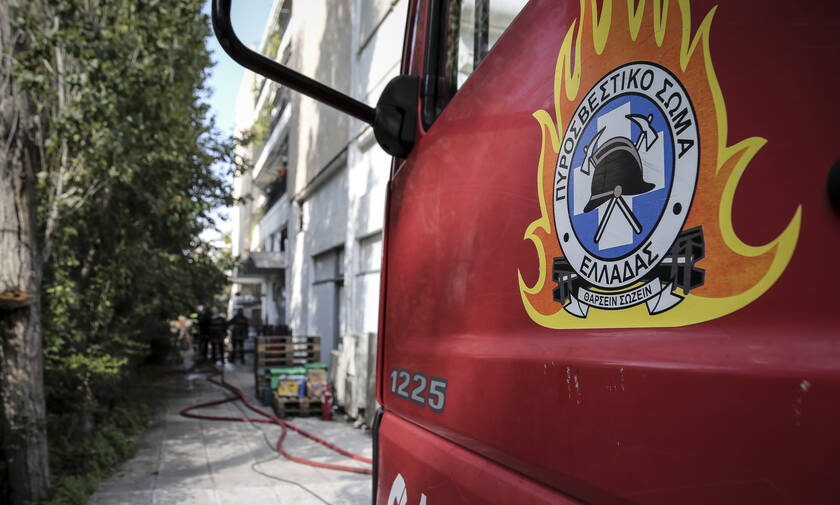 Πανικός τα ξημερώματα στην Αθήνα: Έκρηξη στο Καβούρι - Φωτιά σε τρία οχήματα