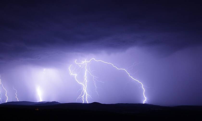 Κακοκαιρία - Κέρκυρα: Κεραυνός χτύπησε υποσταθμό της ΔΕΗ – Χωρίς ρεύμα πολλές περιοχές
