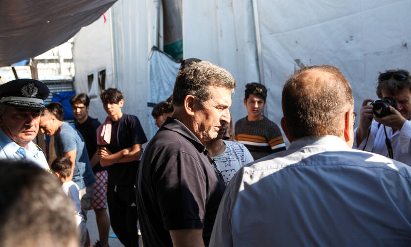 Chrisochoidis concludes visit to refugee and migrant facilities
