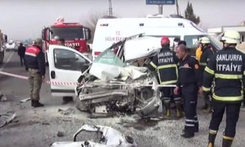 Τουρκία: Δεκατέσσερις νεκροί σε τροχαίο με μικρό λεωφορείο που μετέφερε μετανάστες