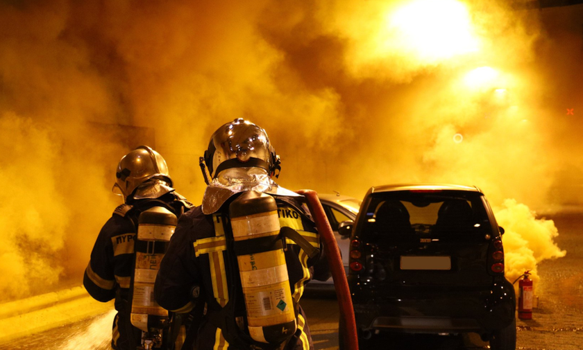 Τέσσερις πυρκαγιές σε αυτοκίνητα κατά τη διάρκεια της νύχτας