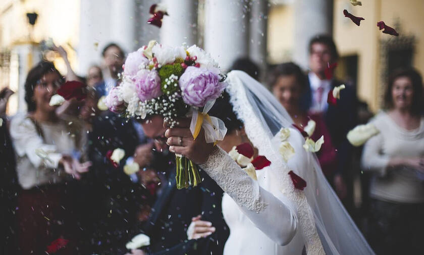 Κρήτη: Επική πρόταση γάμου κατά την διάρκεια… γάμου (vid)