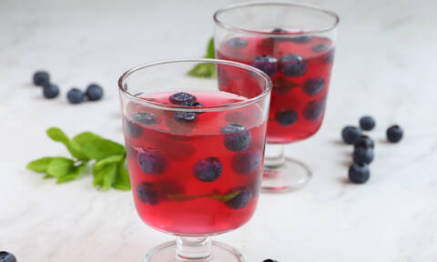 Η συνταγή της ημέρας: Ζελέ φράουλα με blueberries