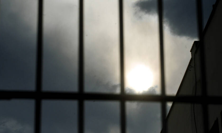 Ελευσίνα: Τον συνέλαβαν για απόπειρα βιασμού και κρεμάστηκε στο κελί του