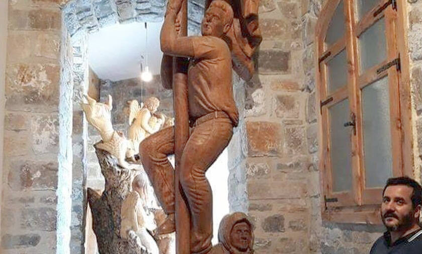 Το άγαλμα του ήρωα Σολωμού δεσπόζει στην Αξό της Κρήτης (pics)