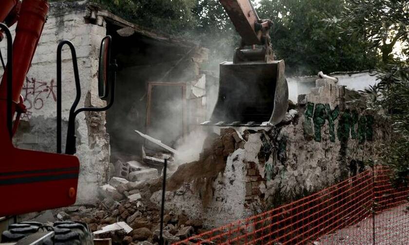 Σεισμός στην Αθήνα: Γκρεμίστηκε κτήριο στο κέντρο - Εντυπωσιακές εικόνες