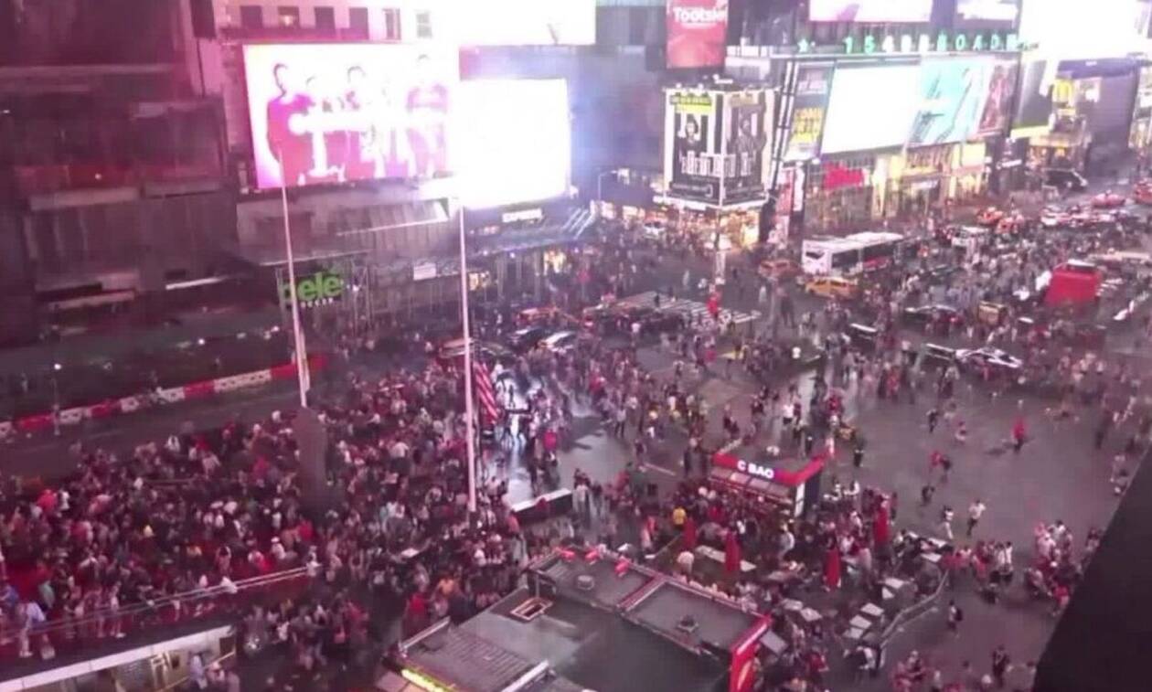 Τρόμος στην Times Square: Άκουσαν έναν θόρυβο και άρχισαν να τρέχουν
