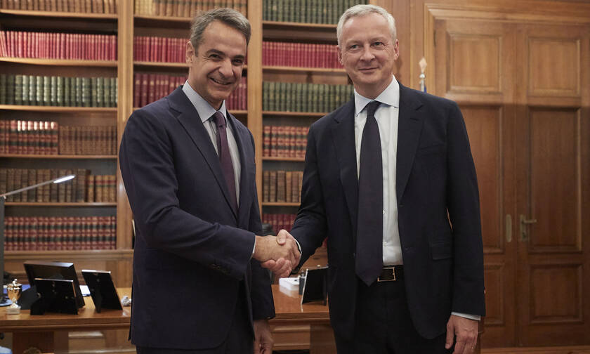 PM Mitsotakis meets with French Finance Minister Le Maire
