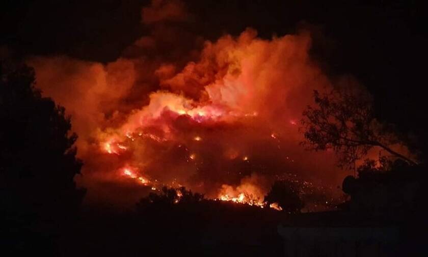 Φωτιά Υμηττός: Μάχη με το χρόνο για να μην φτάσει η φωτιά στο δάσος της Καισαριανής 