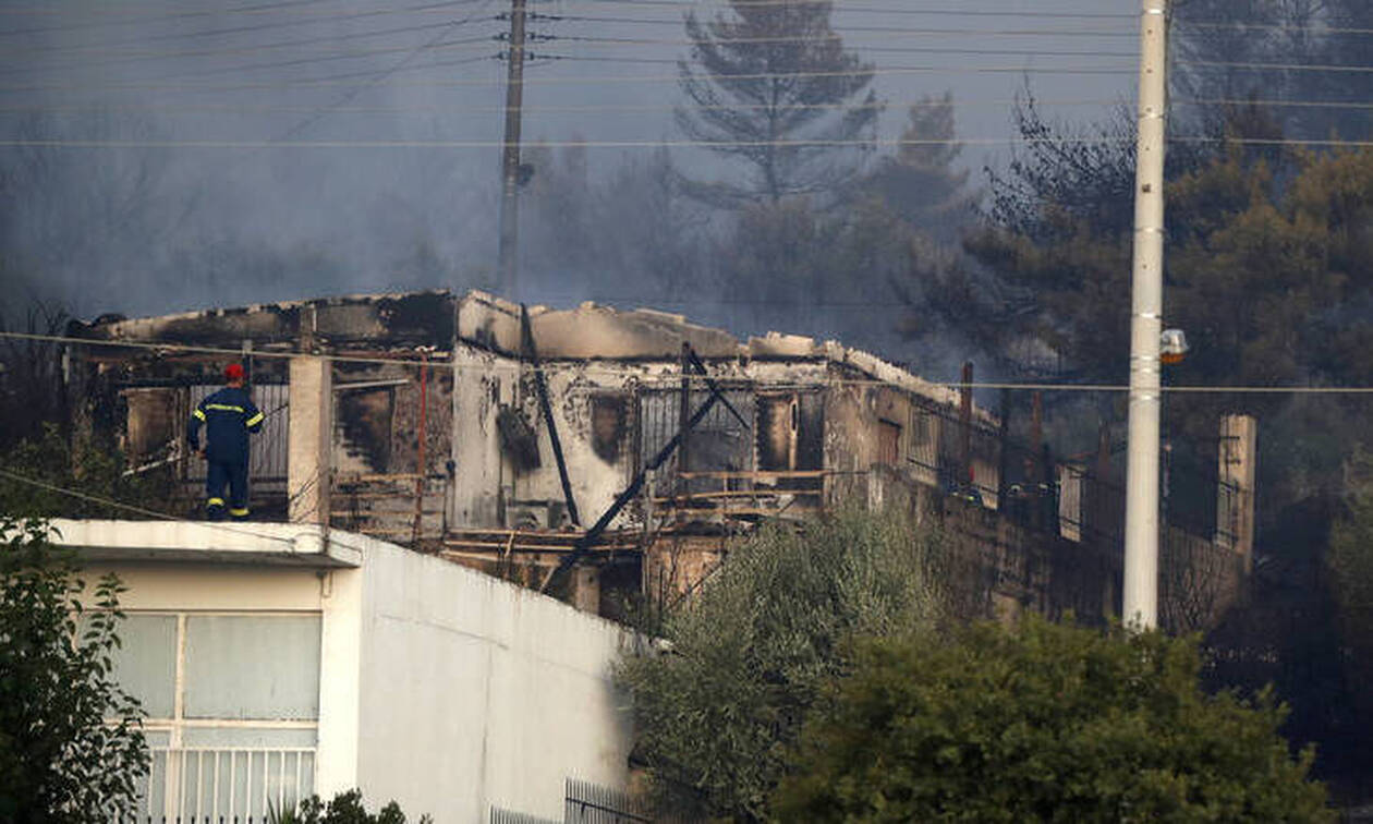 Φωτιά Υμηττός: Κάηκαν δύο σπίτια 