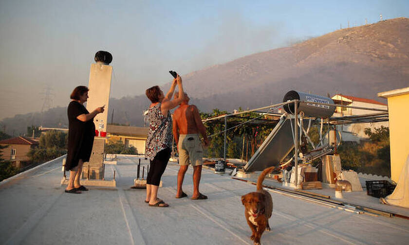 Φωτιά Υμηττός: «Ακούστηκαν εκρήξεις» υποστηρίζουν οι κάτοικοι 