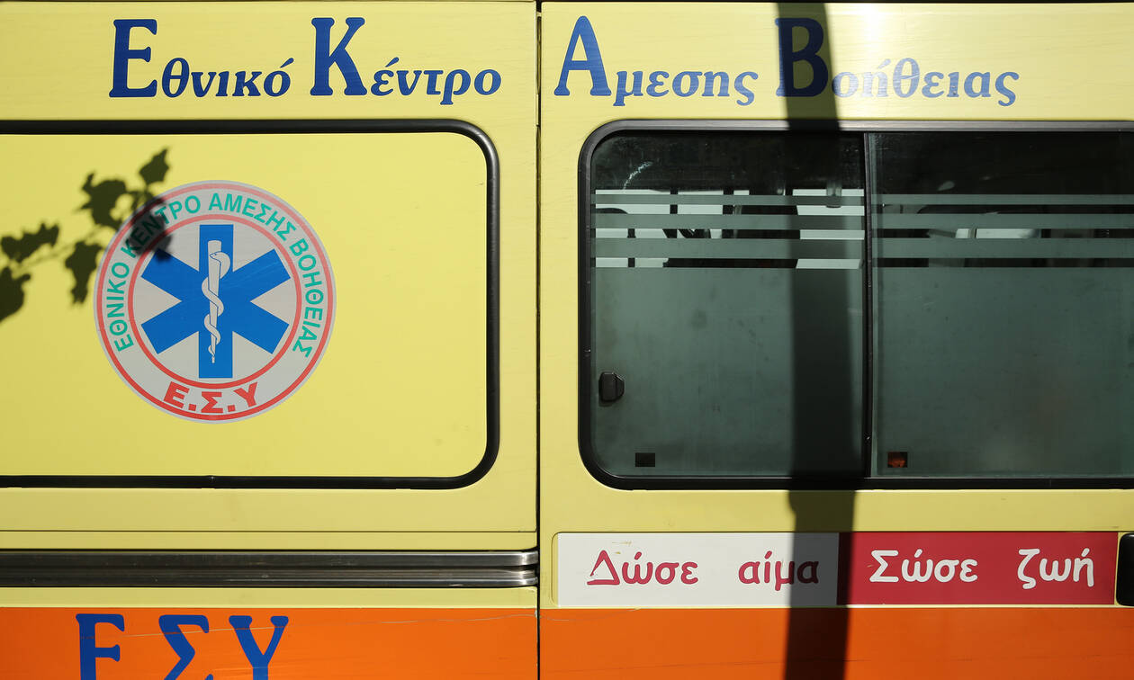 Σοβαρό τροχαίο στην Αθηνών - Πατρών: Εκτροπή οχήματος με δύο τραυματίες (pics)