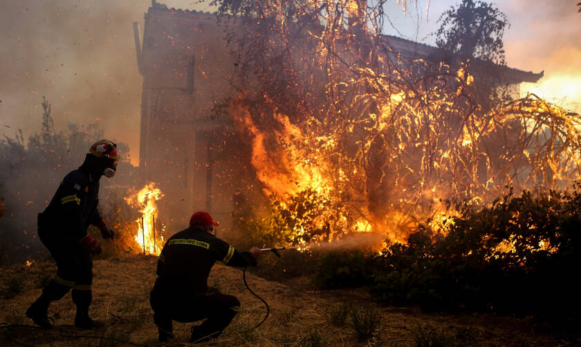 Φωτιά Εύβοια: Καίγεται το χωριό Μακρυμάλλη - Εκκενώθηκε και το Κοντοδεσπότι - Δραματικές ώρες