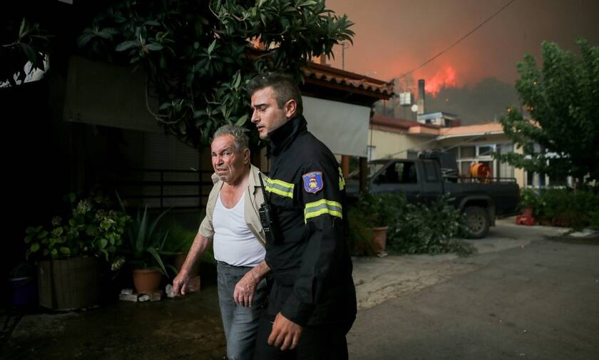 Φωτιά Εύβοια: Σε ασφαλές σημείο οι 300 κάτοικοι από Μακρυμάλλη και Κοντοδεσπότι