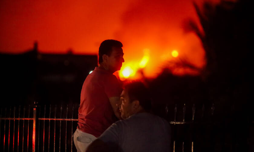 Φωτιά Εύβοια: Ολονύχτια μάχη με τις φλόγες – Συνεχείς αναζωπυρώσεις – Στα 11.5 χλμ το πύρινο μέτωπο