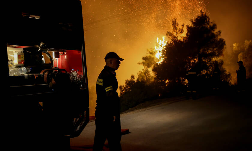 Φωτιά Εύβοια - Μπακογιάννης: Δύο τα ενεργά μέτωπα και πολλές οι αναζωπυρώσεις 