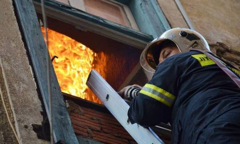 Τραγωδία στην Πάτρα: 29χρονος κάηκε ζωντανός γιατί δεν άνοιγαν τα παντζούρια