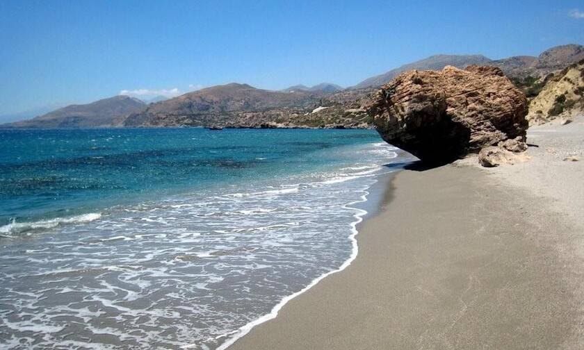 Λίγκρες: Μια μοναδική παραλία με καταρράκτη σε ελληνικό νησί 