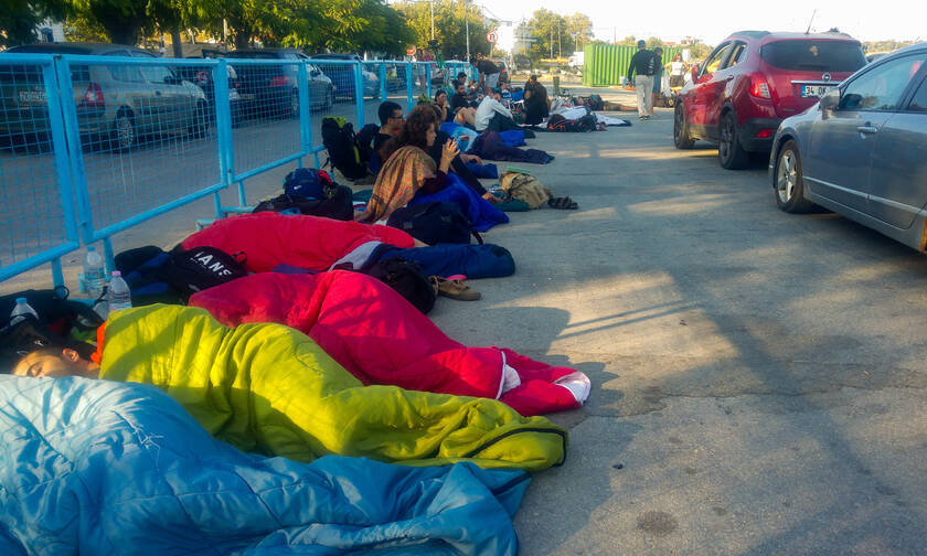 Σαμοθράκη: Απίστευτες εικόνες με τους εγκλωβισμένους στο λιμάνι – Αναχώρησαν 1.500 άτομα