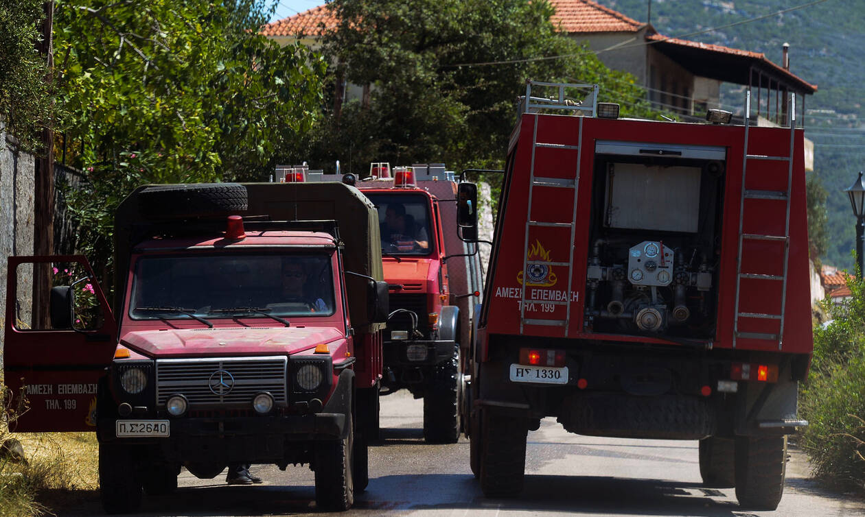 Φωτιά στην Μάνδρα: Υπό μερικό έλεγχο η πυρκαγιά στον Κιθαιρώνα