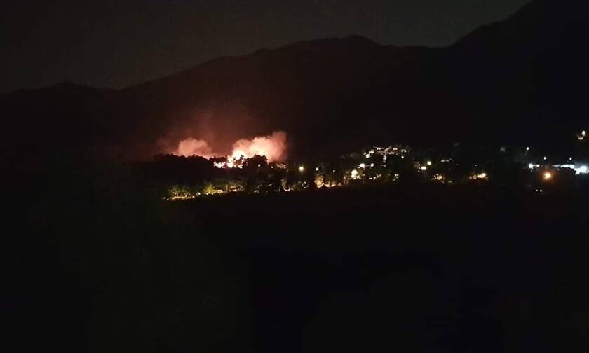 Φωτιά στον Διόνυσο: Διεκόπη η κυκλοφορία στη Λεωφόρο Διονύσου