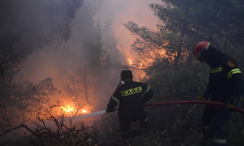 Φωτιά: Oλονύχτια μάχη της πυροσβεστικής σε Σάμο και Κύθηρα - Πού υπάρχουν ενεργά μέτωπα