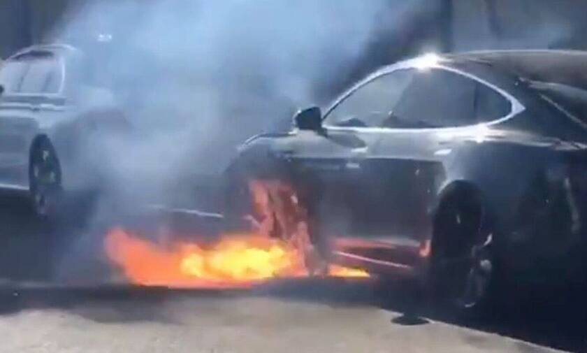 Πόσες ώρες μετά το ατύχημα μπορεί να πάρει φωτιά η μπαταρία ενός ηλεκτρικού αυτοκινήτου;