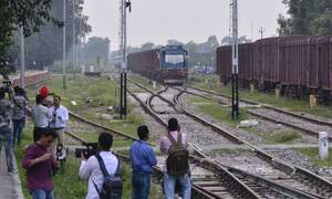 Βίντεο - σοκ:  Άνδρας παγιδεύτηκε ανάμεσα στο τρένο και την αποβάθρα