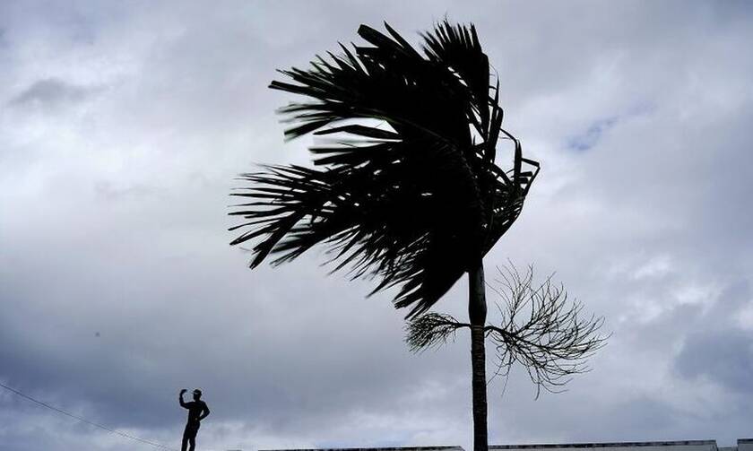 Τυφώνας... μαμούθ σφυροκοπά τις Μπαχάμες - Ο «Ντόριαν» έφτασε τα 280 χιλιόμετρα την ώρα! (vids)