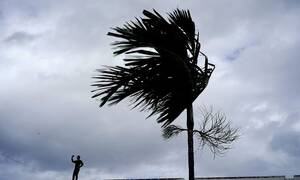 Τυφώνας... μαμούθ σφυροκοπά τις Μπαχάμες - Ο «Ντόριαν» έφτασε τα 280 χιλιόμετρα την ώρα! (vids)