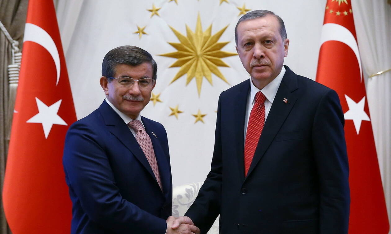 Ραγδαίες πολιτικές εξελίξεις στην Τουρκία: Ο Ερντογάν διώχνει από το AKP τον Νταβούτογλου 