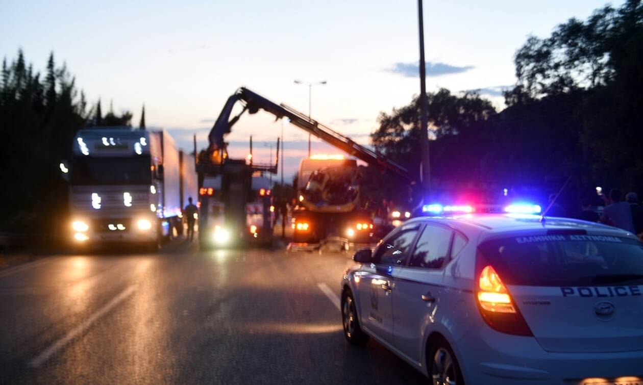 Τροχαίο στην Αθηνών - Κορίνθου: Τι είπε ο οδηγός της νταλίκας που δίπλωσε (vid)