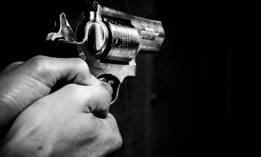 Τρόμος στα Χανιά: Σπιτονοικοκύρης απείλησε με όπλο τον ενοικιαστή «θα πάθουν κακό τα παιδιά σου» 
