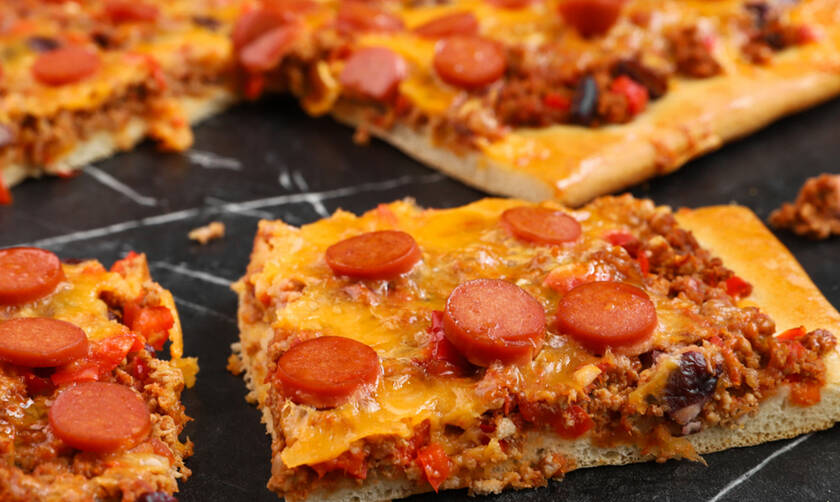 Η συνταγή της ημέρας: Chili dog pizza