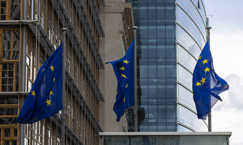 ΕΕ: Συμβατή με το πρόγραμμα η χρήση των κερδών των ομολόγων σε επενδύσεις