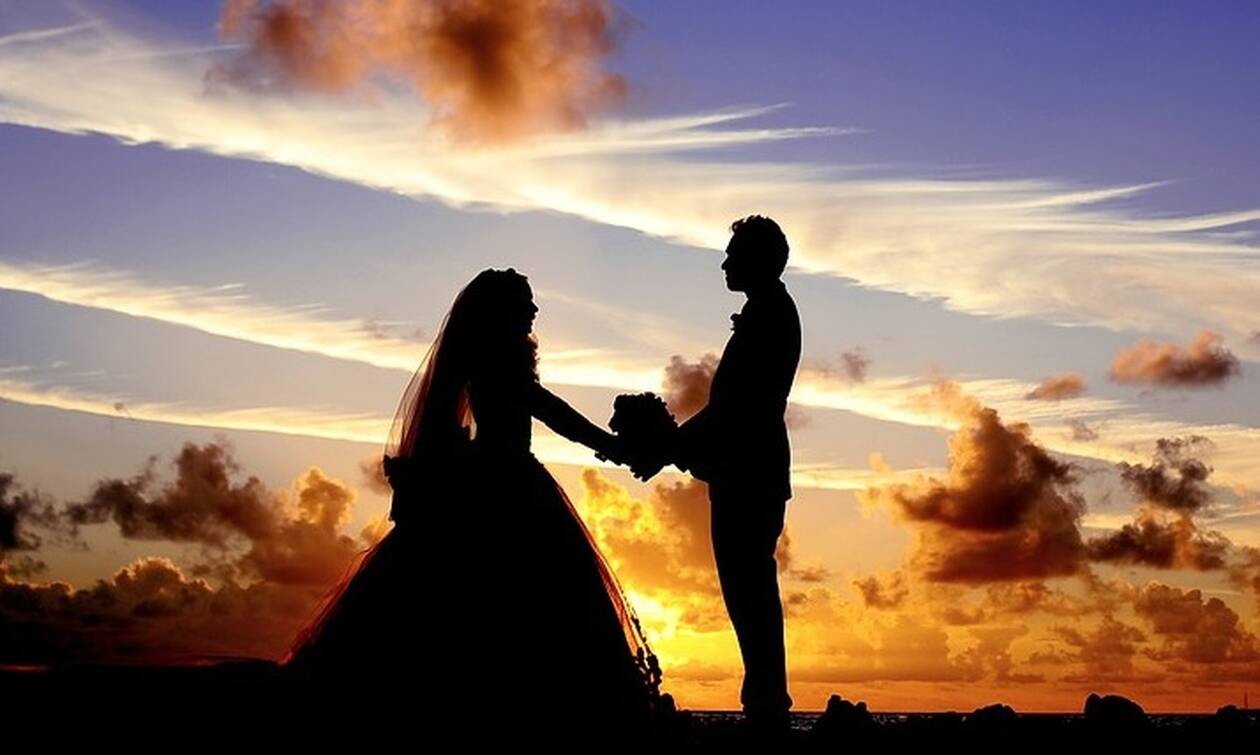 Απίστευτη φωτογραφία σε γάμο: Η πεθερά έκανε κάτι σοκαριστικό στη νύφη (pics)