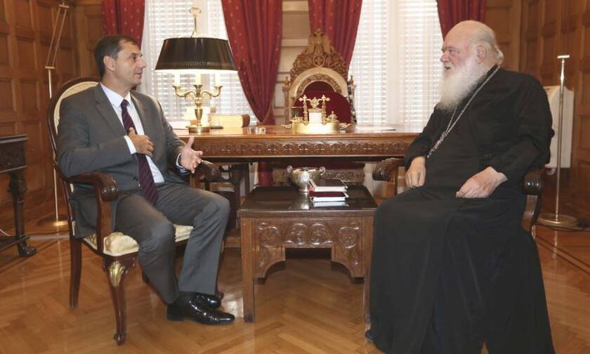 Συνάντηση του υπουργού τουρισμού, Χάρη Θεοχάρη, με τον Αρχιεπίσκοπο Ιερώνυμο