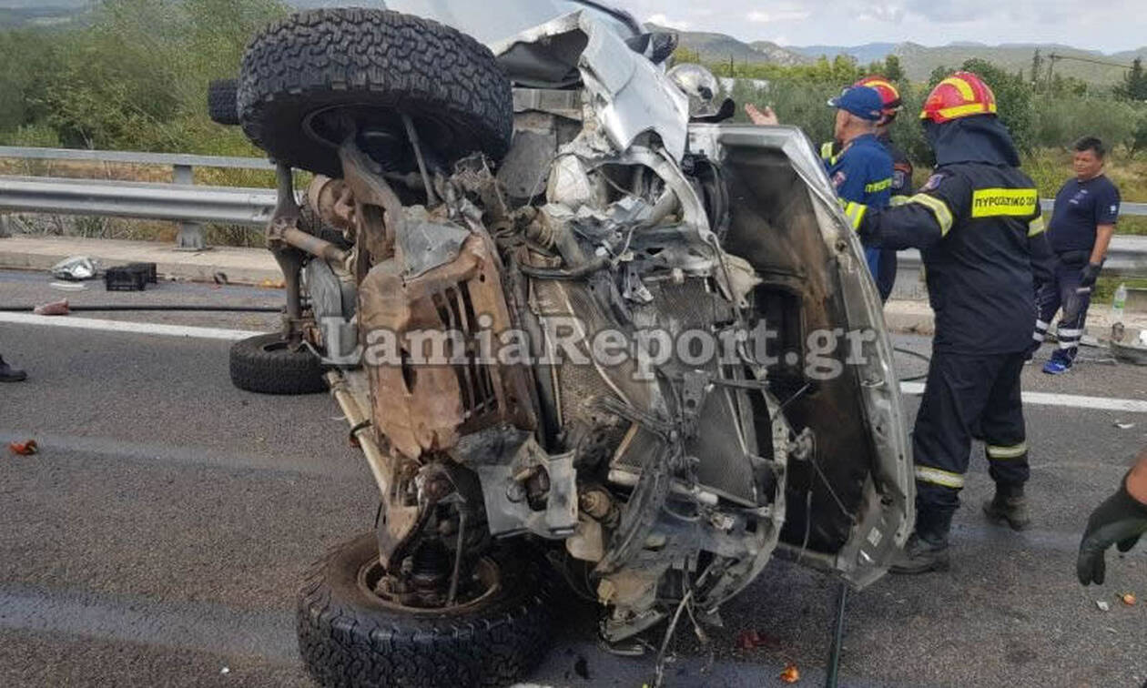 Φθιώτιδα: Αυτοκίνητο τούμπαρε λίγο μετά τη Λαμία - Εγκλωβίστηκε ο οδηγός (pics)